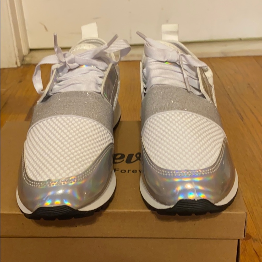 Sneakers - Picture 2 of 6